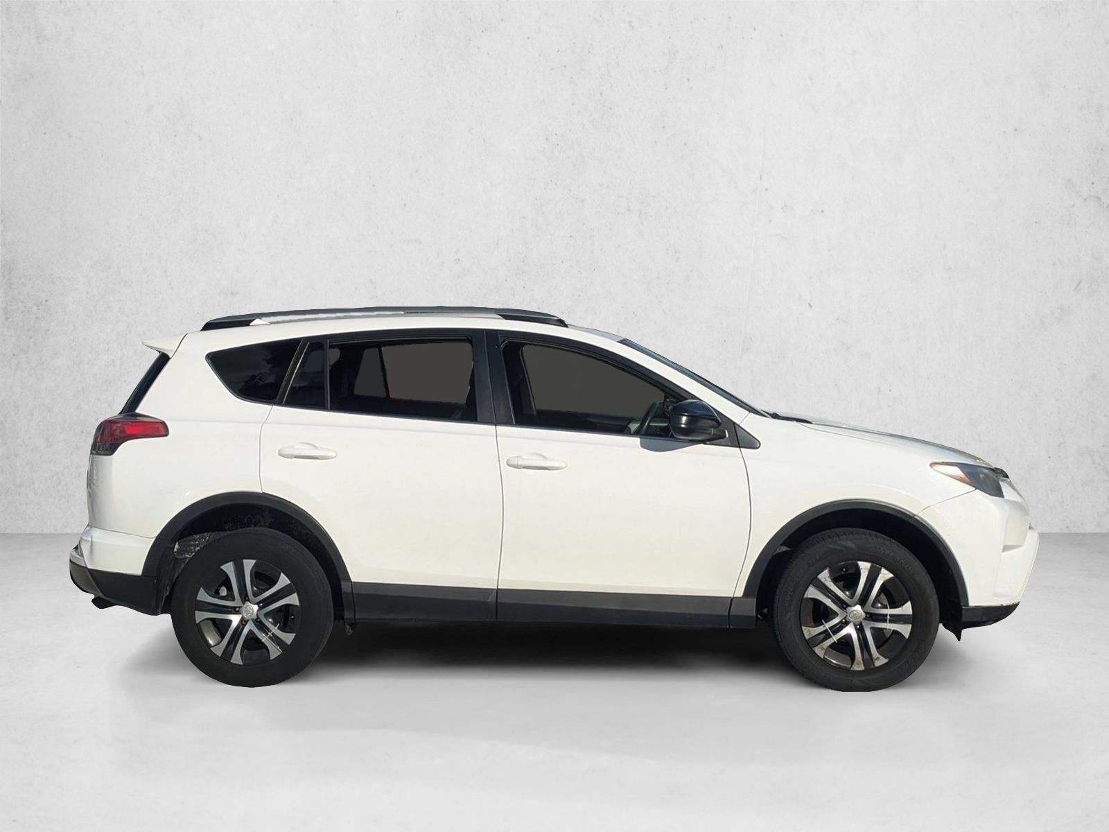 2018 Toyota RAV4 LE FWD (GS)