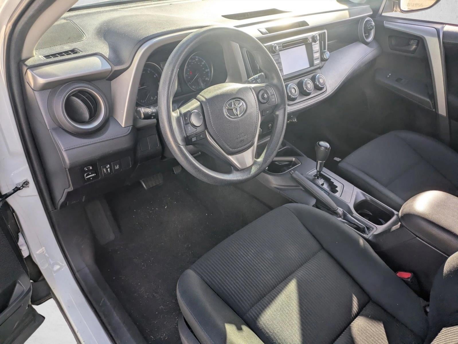 2018 Toyota RAV4 LE FWD (GS)