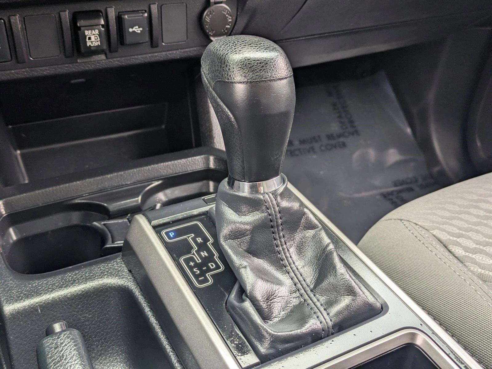 2022 Toyota Tacoma 2WD 2WD SR5 Double Cab 5' Bed V6 AT (GS)