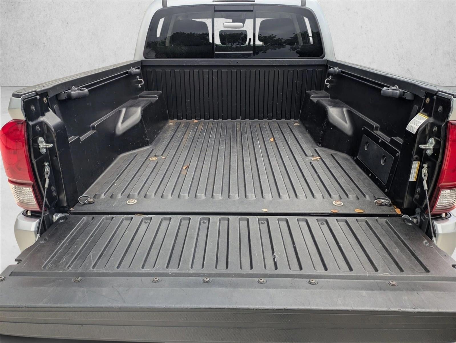 2022 Toyota Tacoma 2WD 2WD SR5 Double Cab 5' Bed V6 AT (GS)