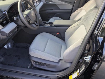 2025 Toyota Camry LE (SE)