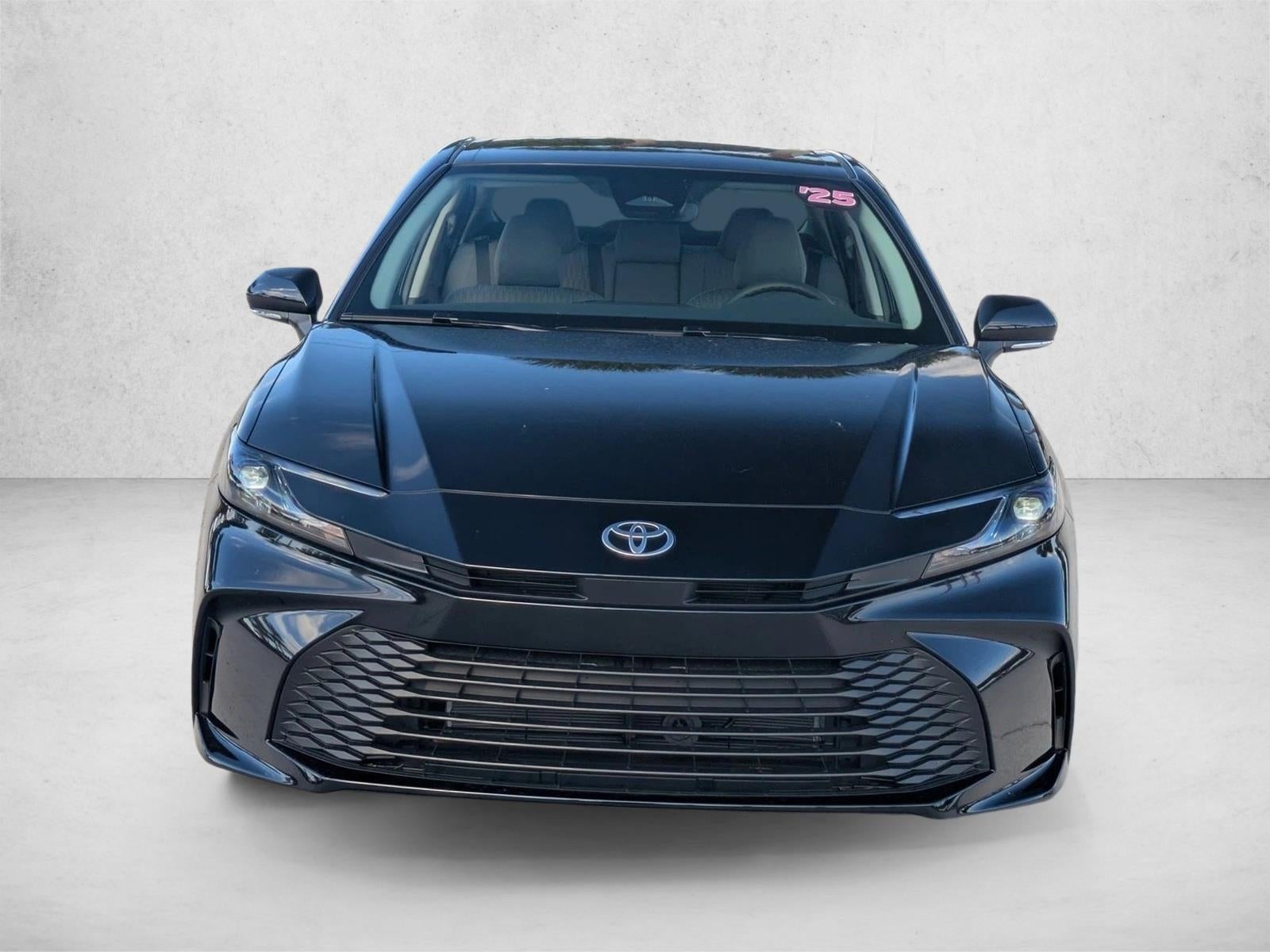 2025 Toyota Camry LE (SE)