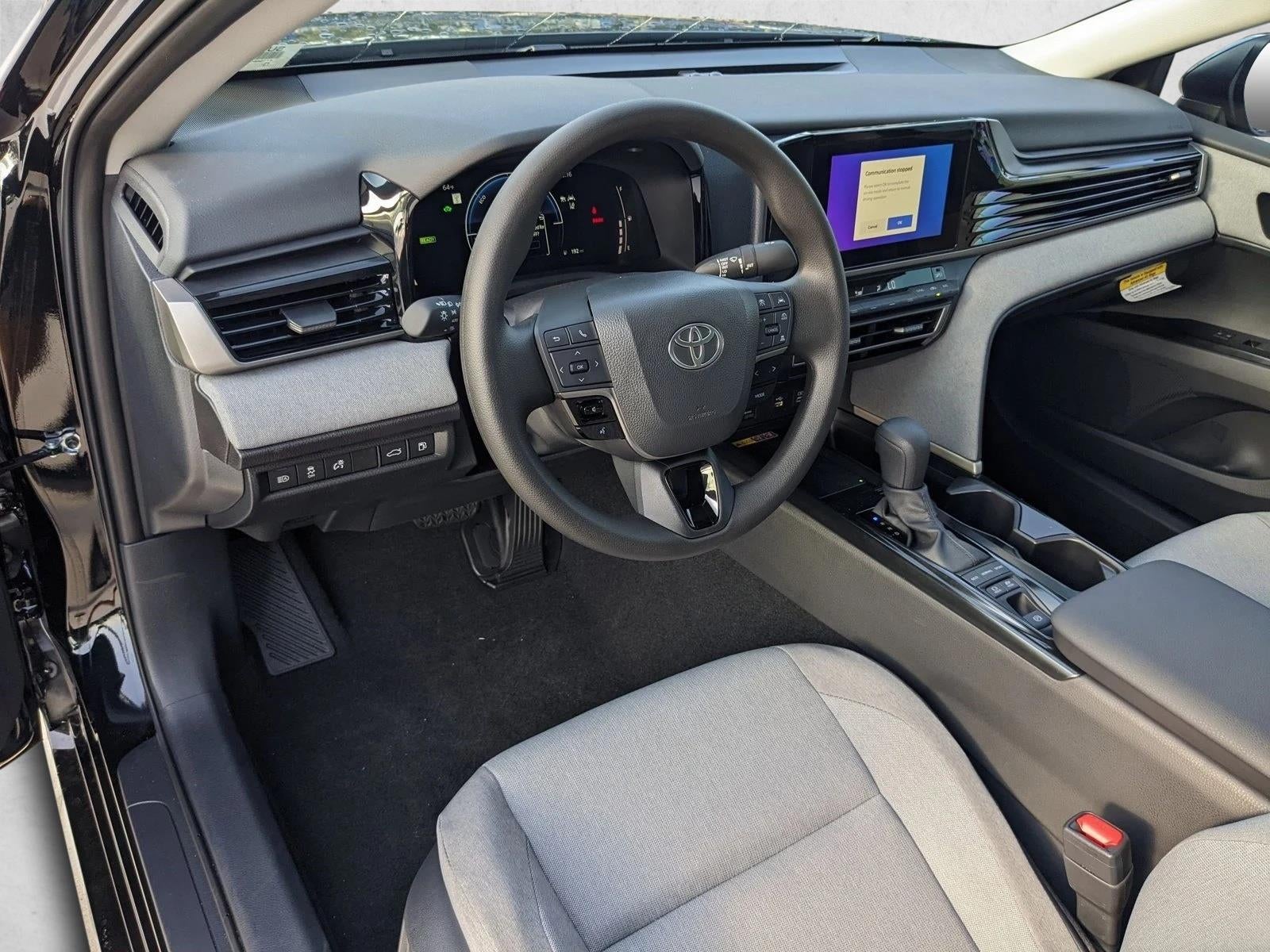 2025 Toyota Camry LE (SE)