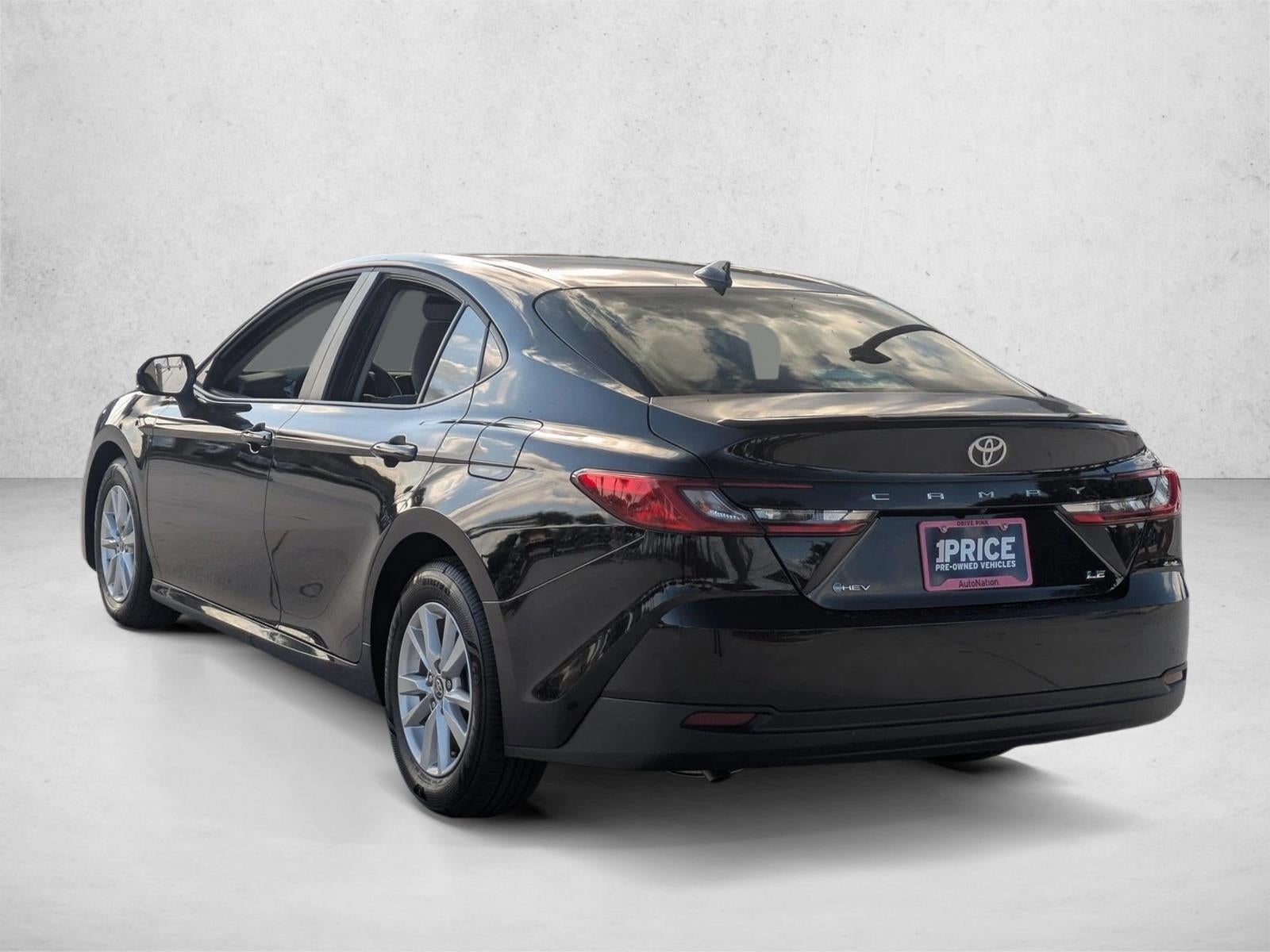 2025 Toyota Camry LE (SE)