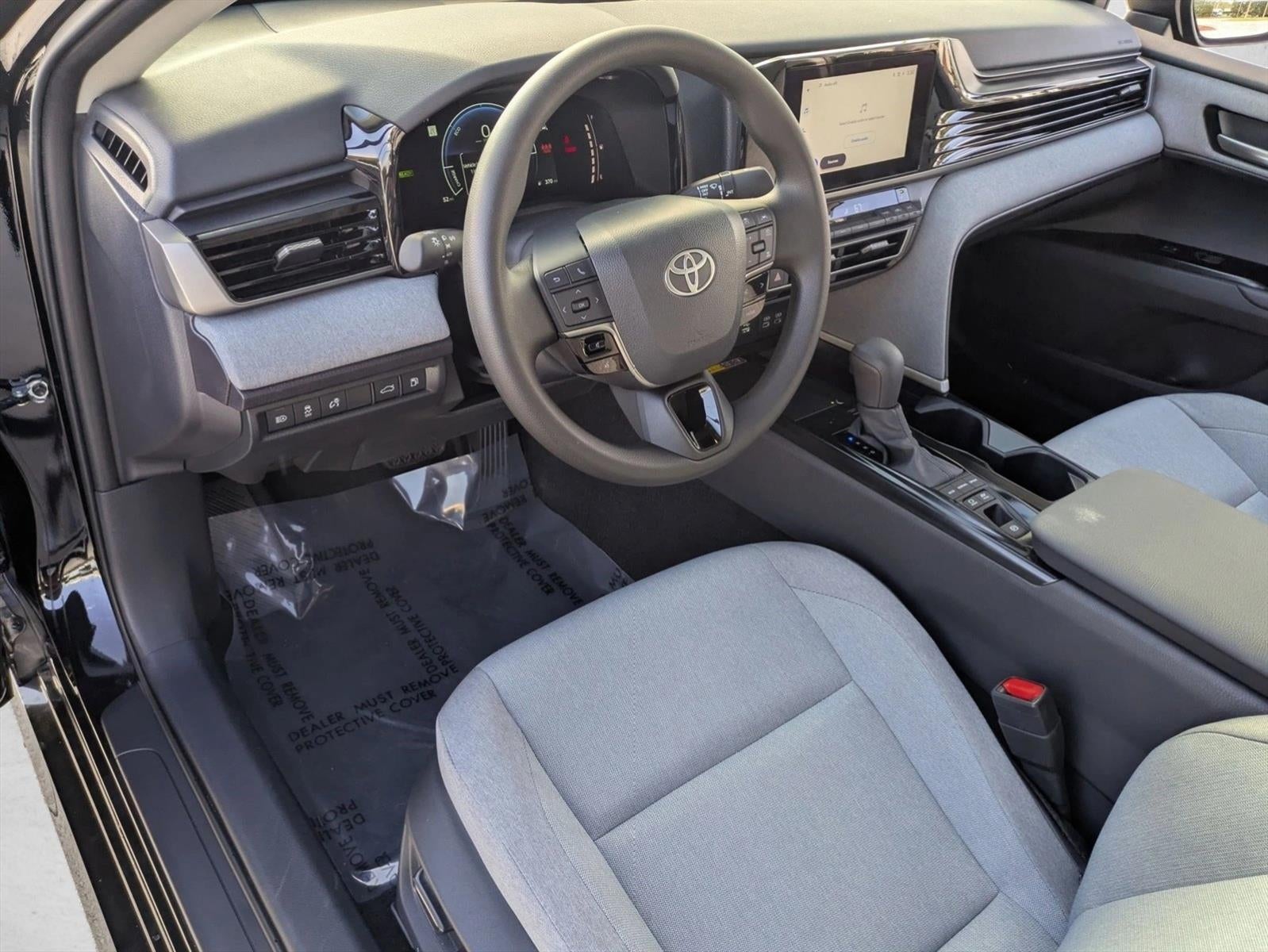 2025 Toyota Camry LE (SE)