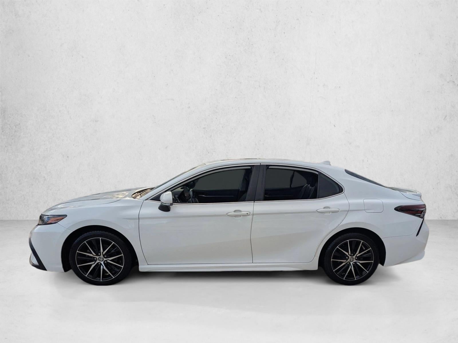 2022 Toyota Camry SE Auto (SE)