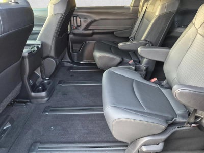 2022 Toyota Sienna XLE Woodland Edition AWD (Natl)