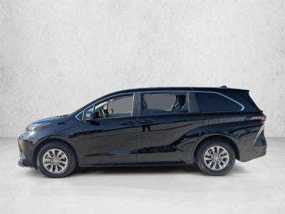 2025 Toyota Sienna LE FWD 8-Passenger (Natl)