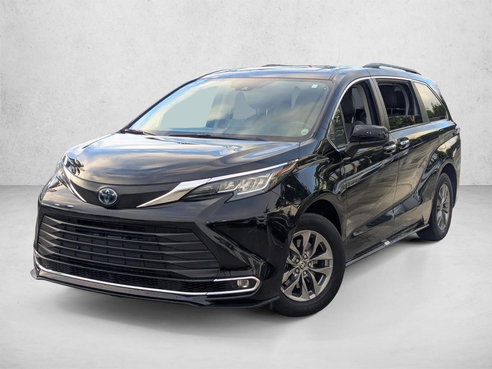 2023 Toyota Sienna XLE FWD 8-Passenger (Natl)