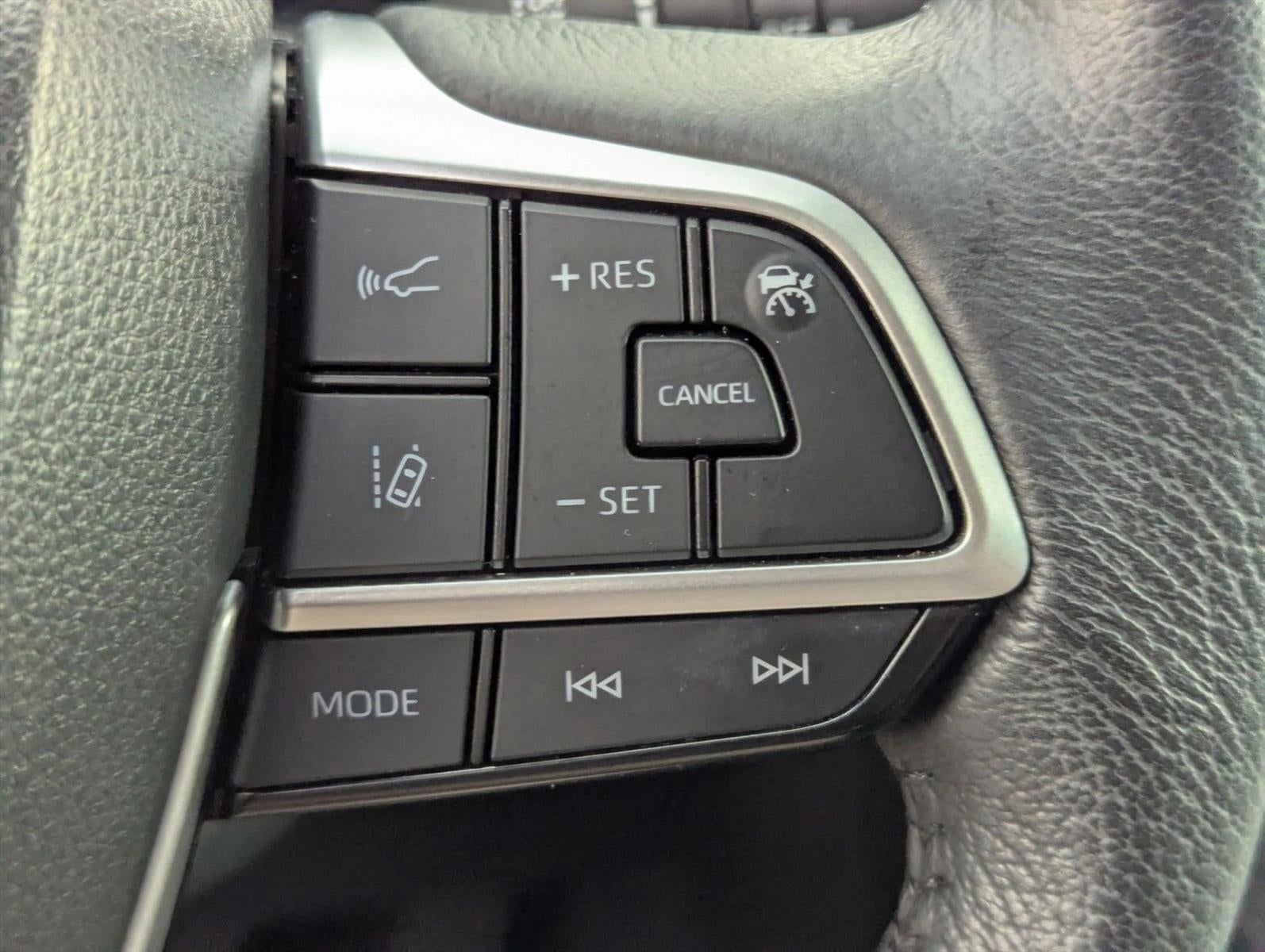 2023 Toyota Sienna XLE FWD 8-Passenger (Natl)