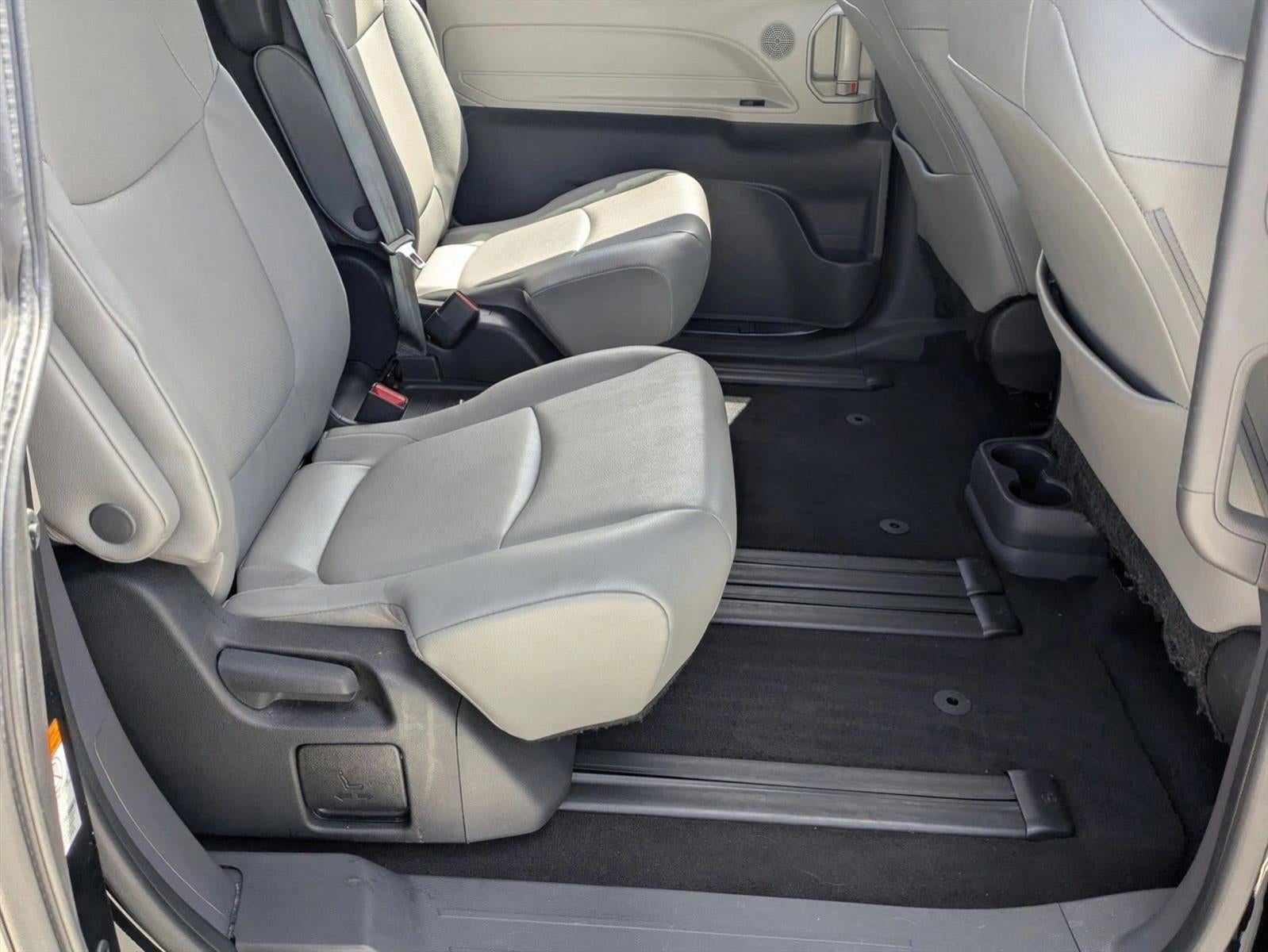 2023 Toyota Sienna XLE FWD 8-Passenger (Natl)