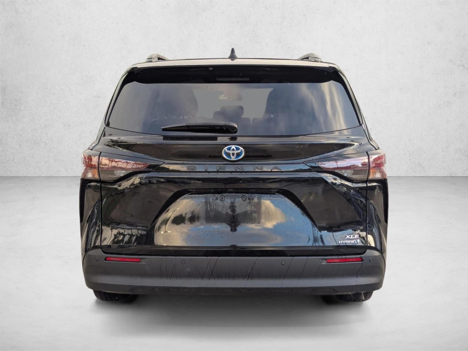 2023 Toyota Sienna XLE FWD 8-Passenger (Natl)