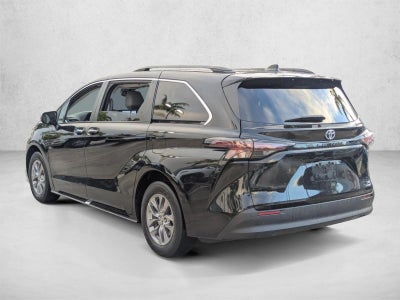 2023 Toyota Sienna XLE FWD 8-Passenger (Natl)