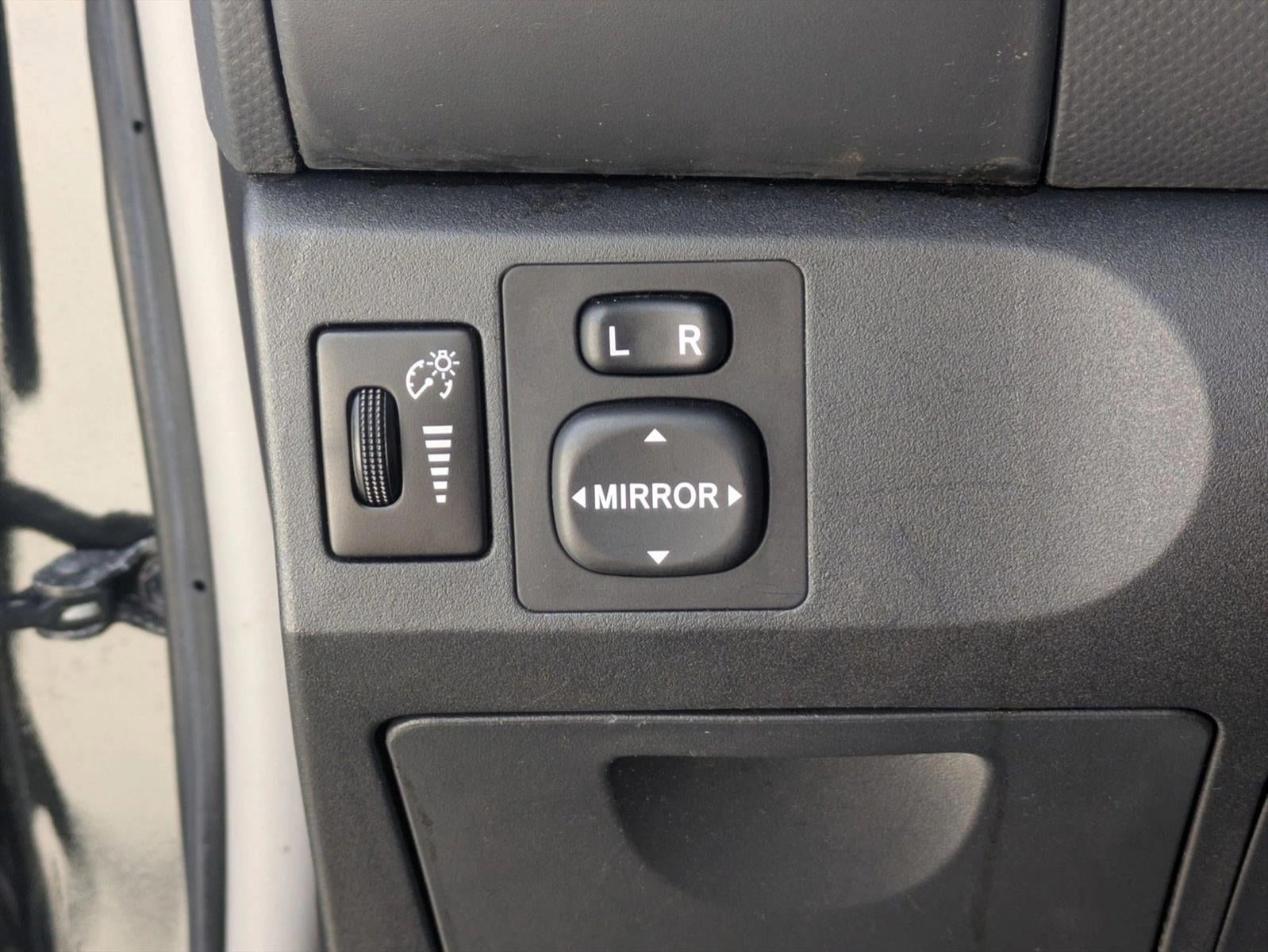 2010 Toyota Yaris 3dr LB Auto (Natl)