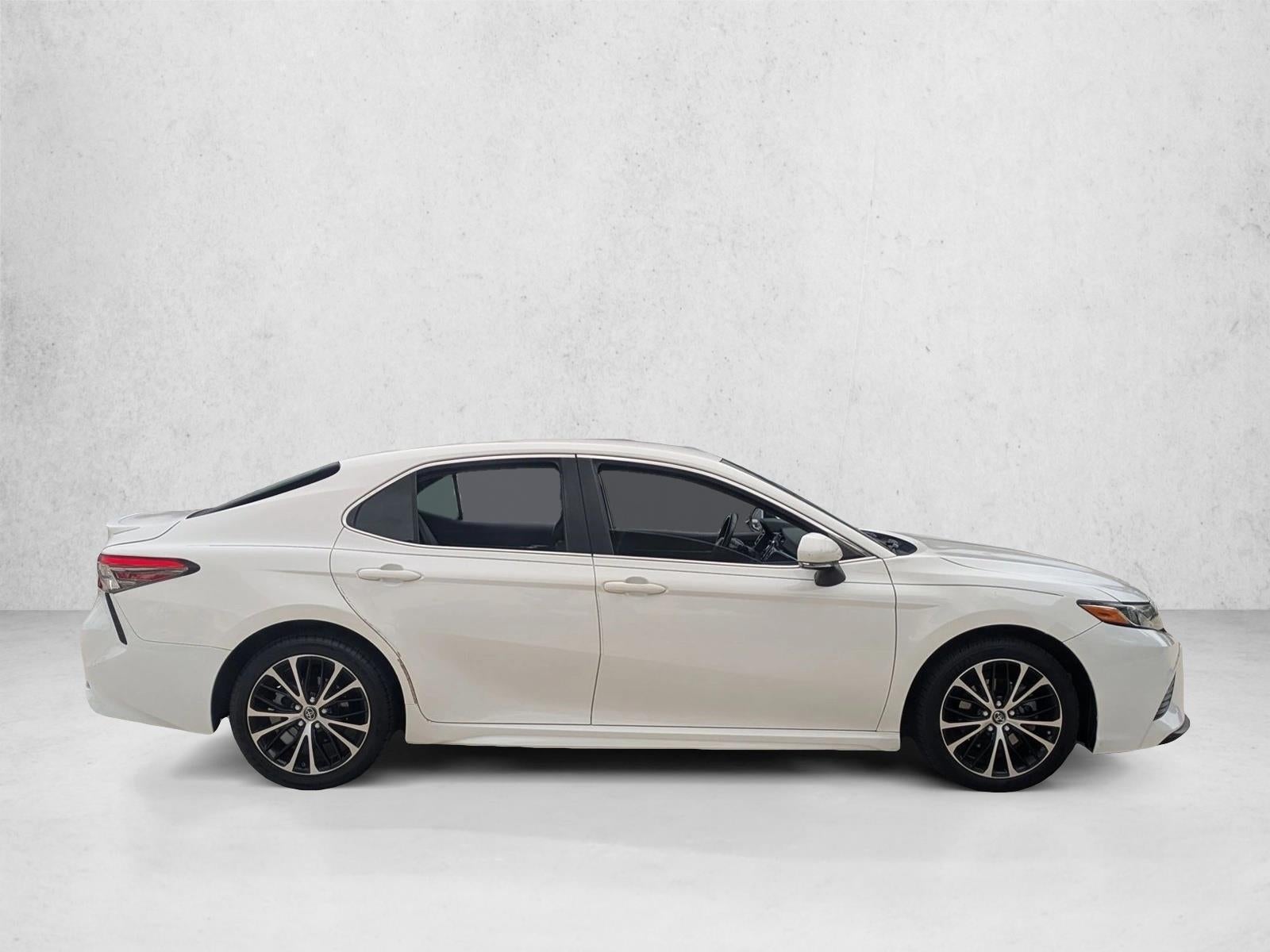 2018 Toyota Camry SE Auto (SE)