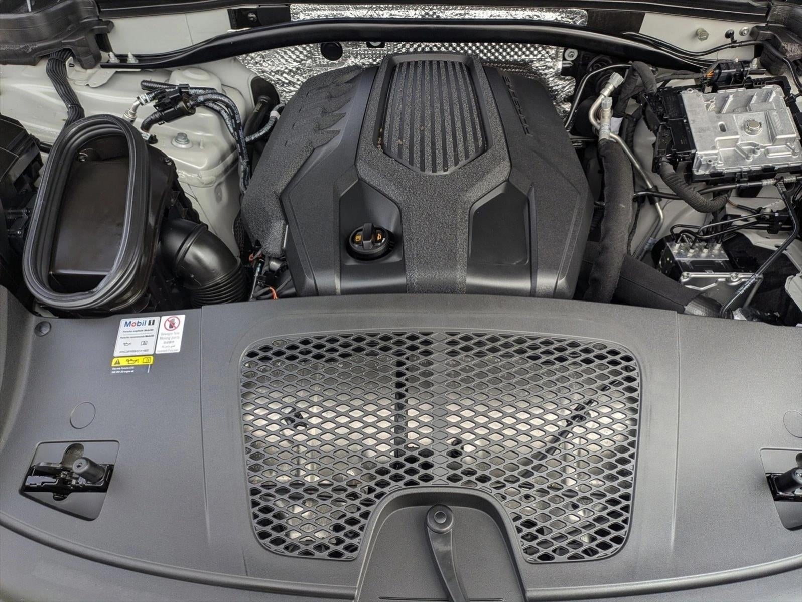 2022 Porsche Macan AWD