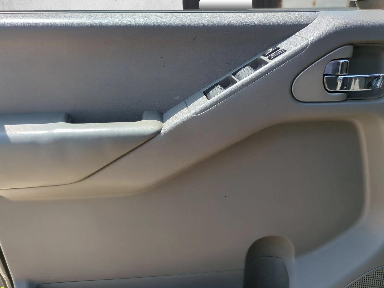2012 Nissan Frontier 2WD Crew Cab SWB Auto SV