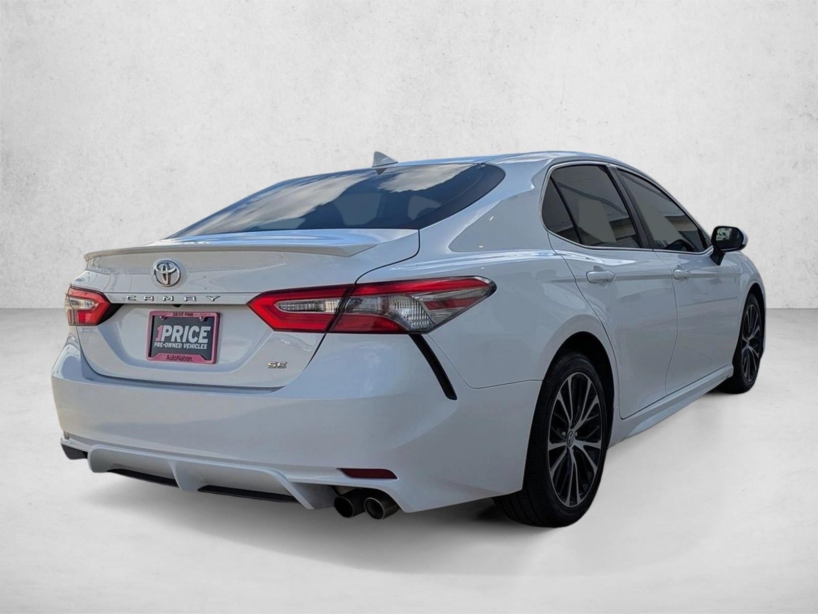 2019 Toyota Camry SE Auto (SE)