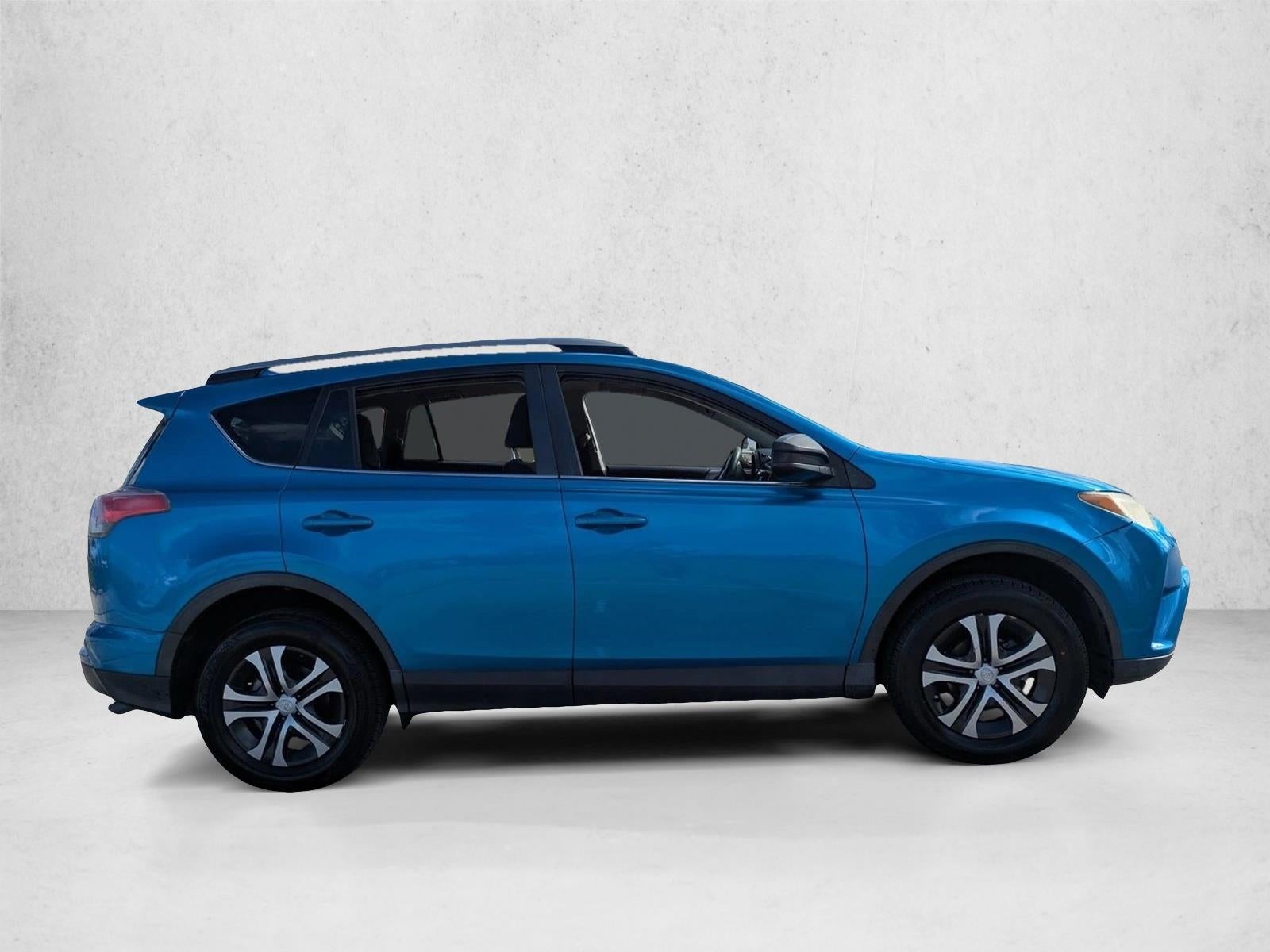 2017 Toyota RAV4 LE FWD (GS)