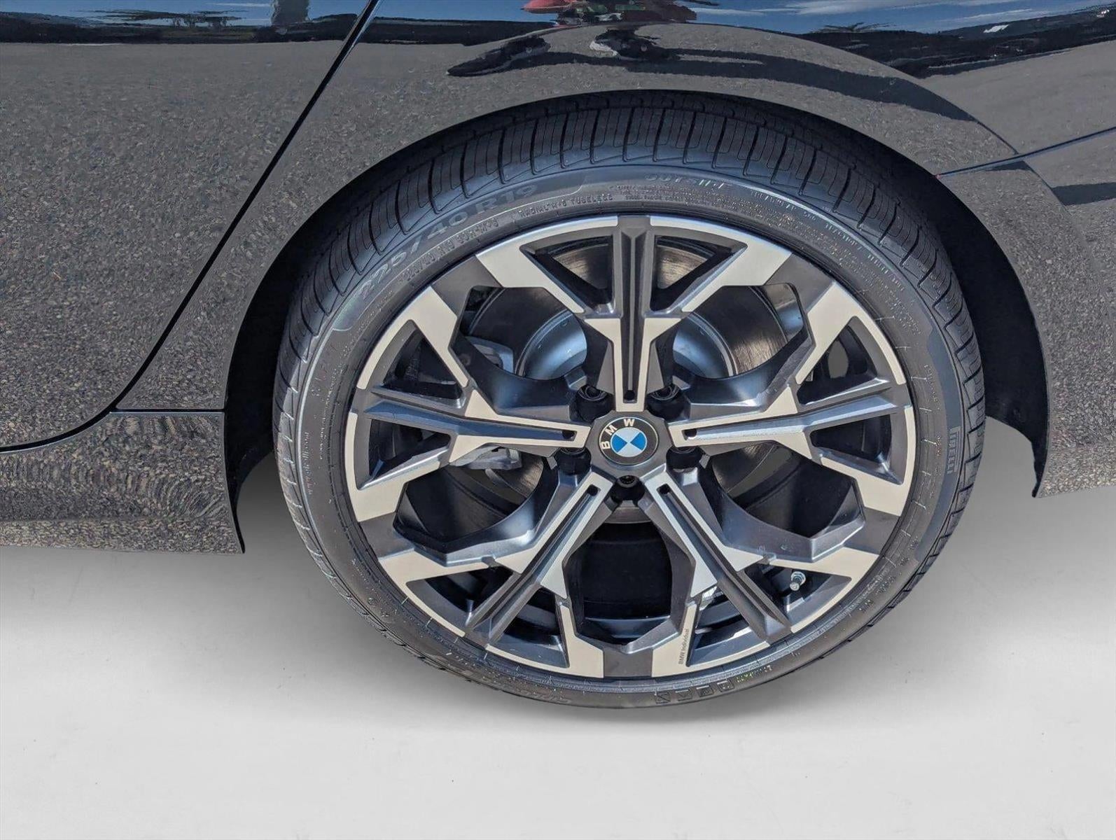 2025 BMW 330i Sedan