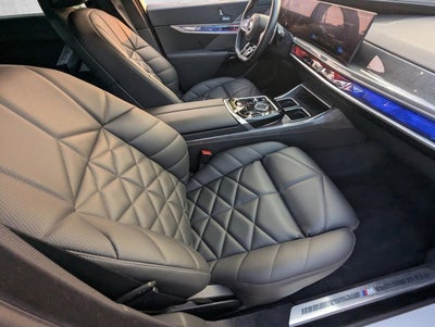 2025 BMW 740i Sedan
