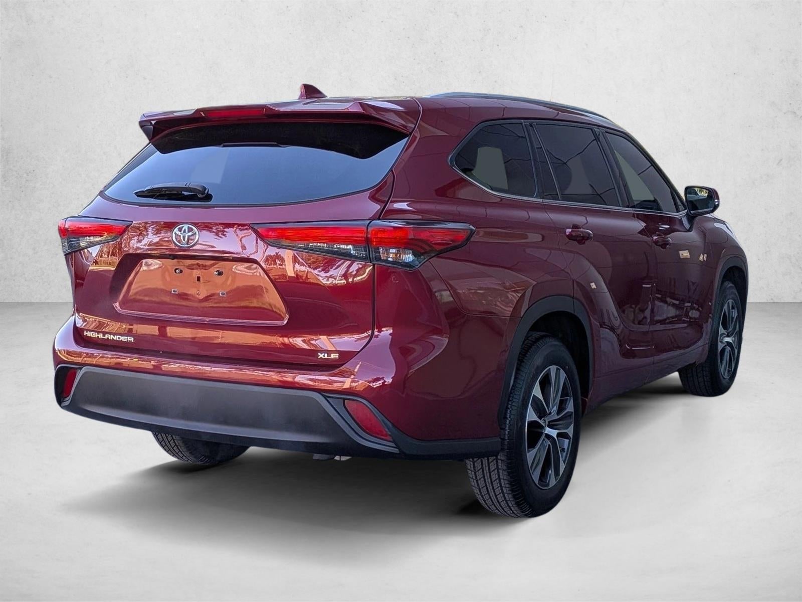 2022 Toyota Highlander XLE FWD (Natl)