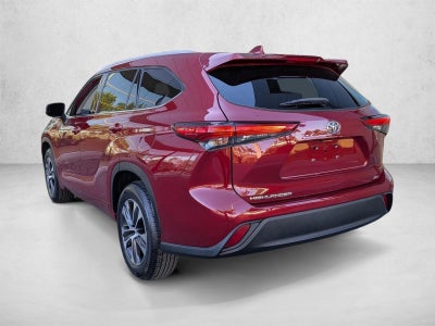 2022 Toyota Highlander XLE FWD (Natl)