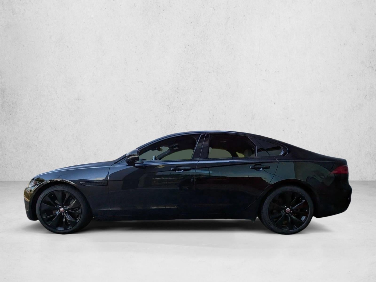 2022 Jaguar XF SE Sedan RWD