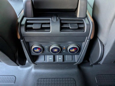 2023 Land Rover Defender 110 X-Dynamic SE AWD