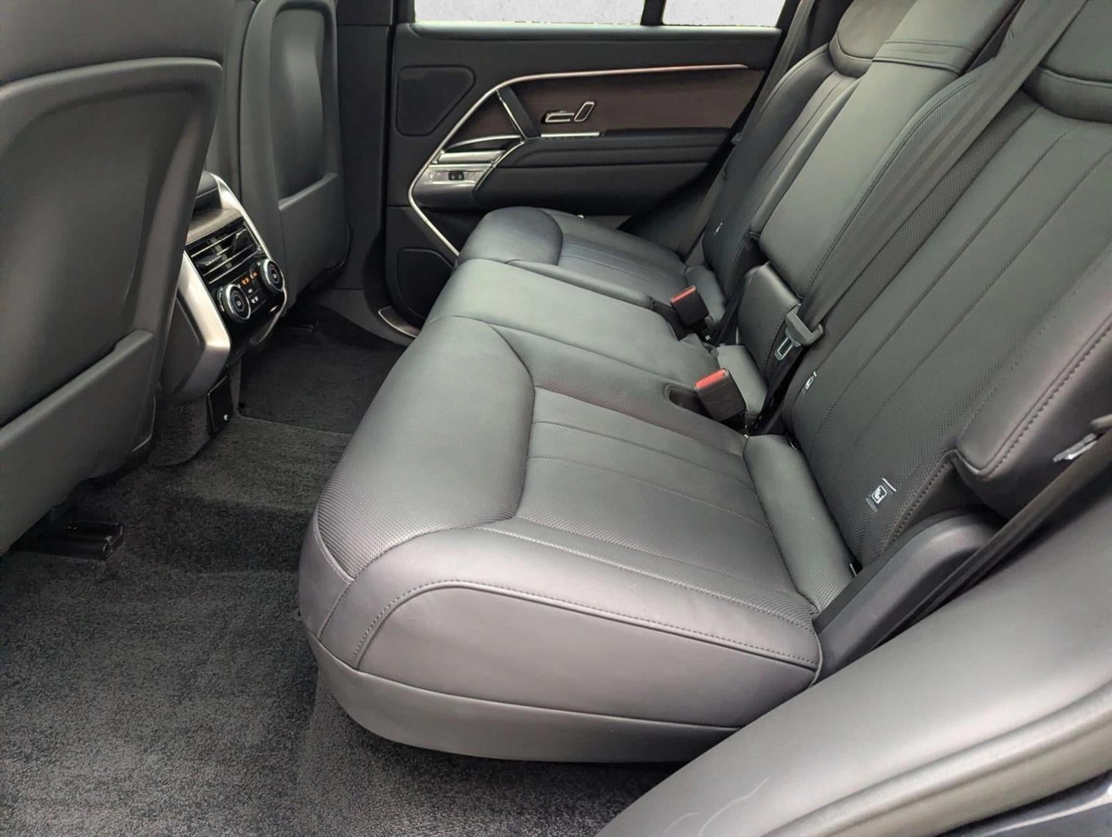 2023 Land Rover Range Rover P530 SE SWB