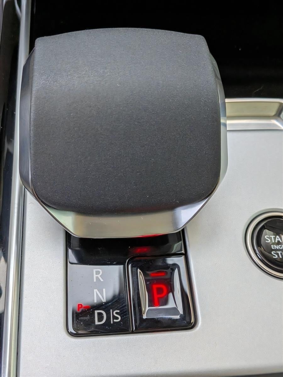 2025 Land Rover Range Rover P400 SE SWB