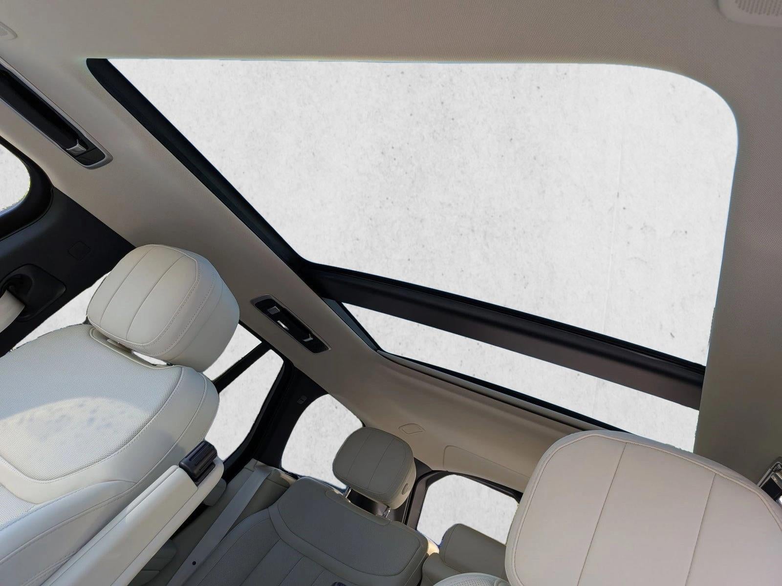 2025 Land Rover Range Rover P400 SE SWB