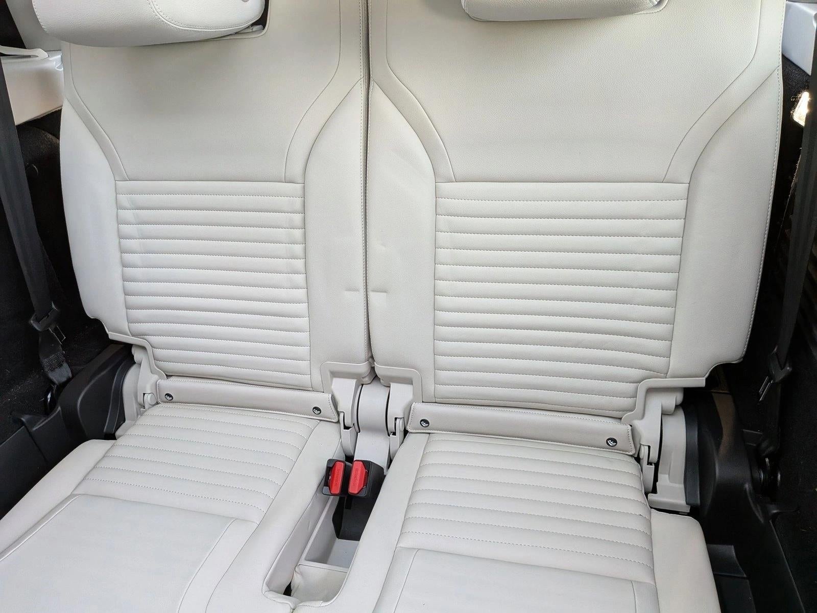 2025 Land Rover Discovery P360 Dynamic SE