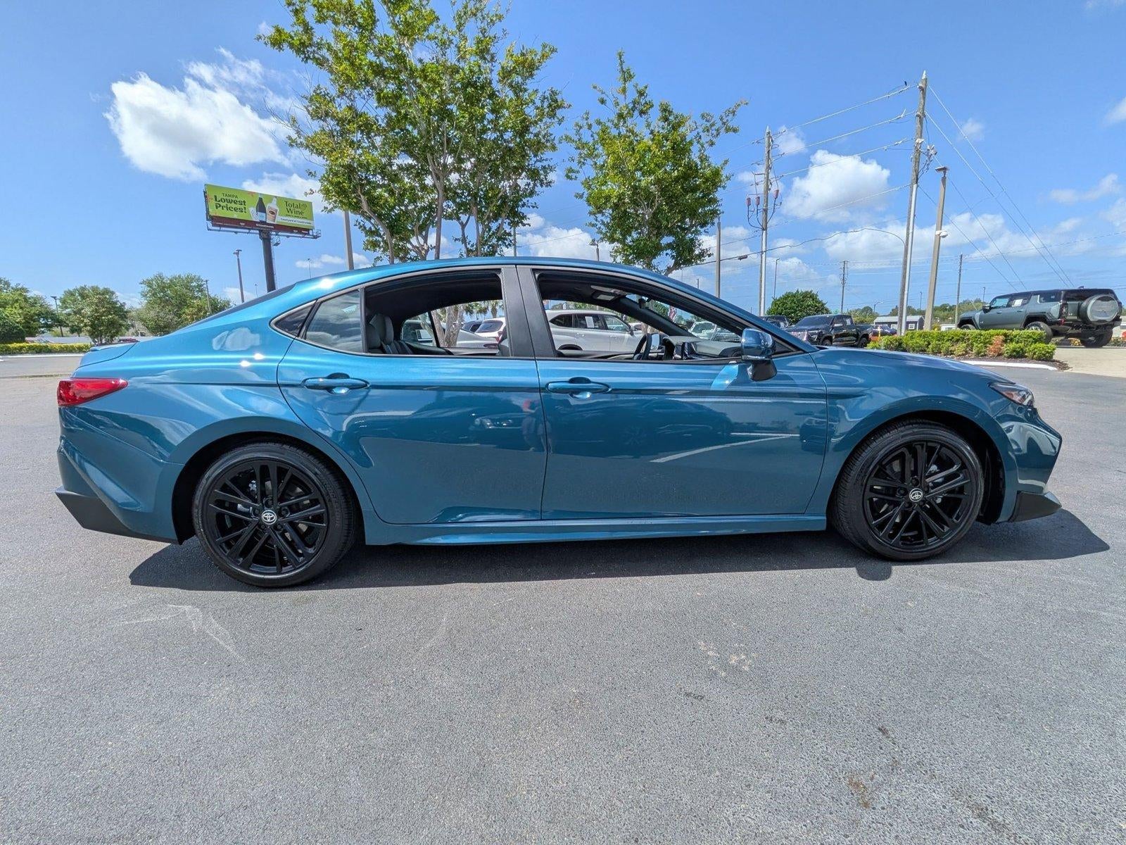 2025 Toyota Camry SE (SE)