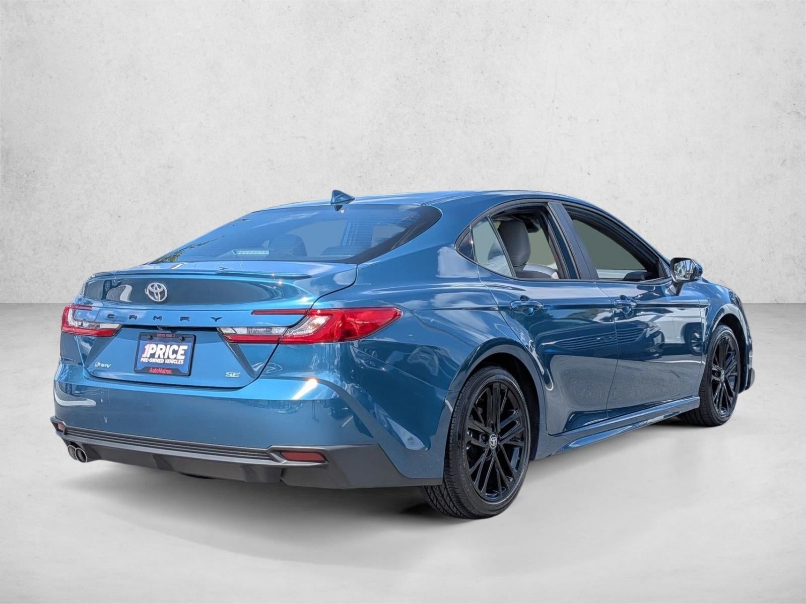 2025 Toyota Camry SE (SE)