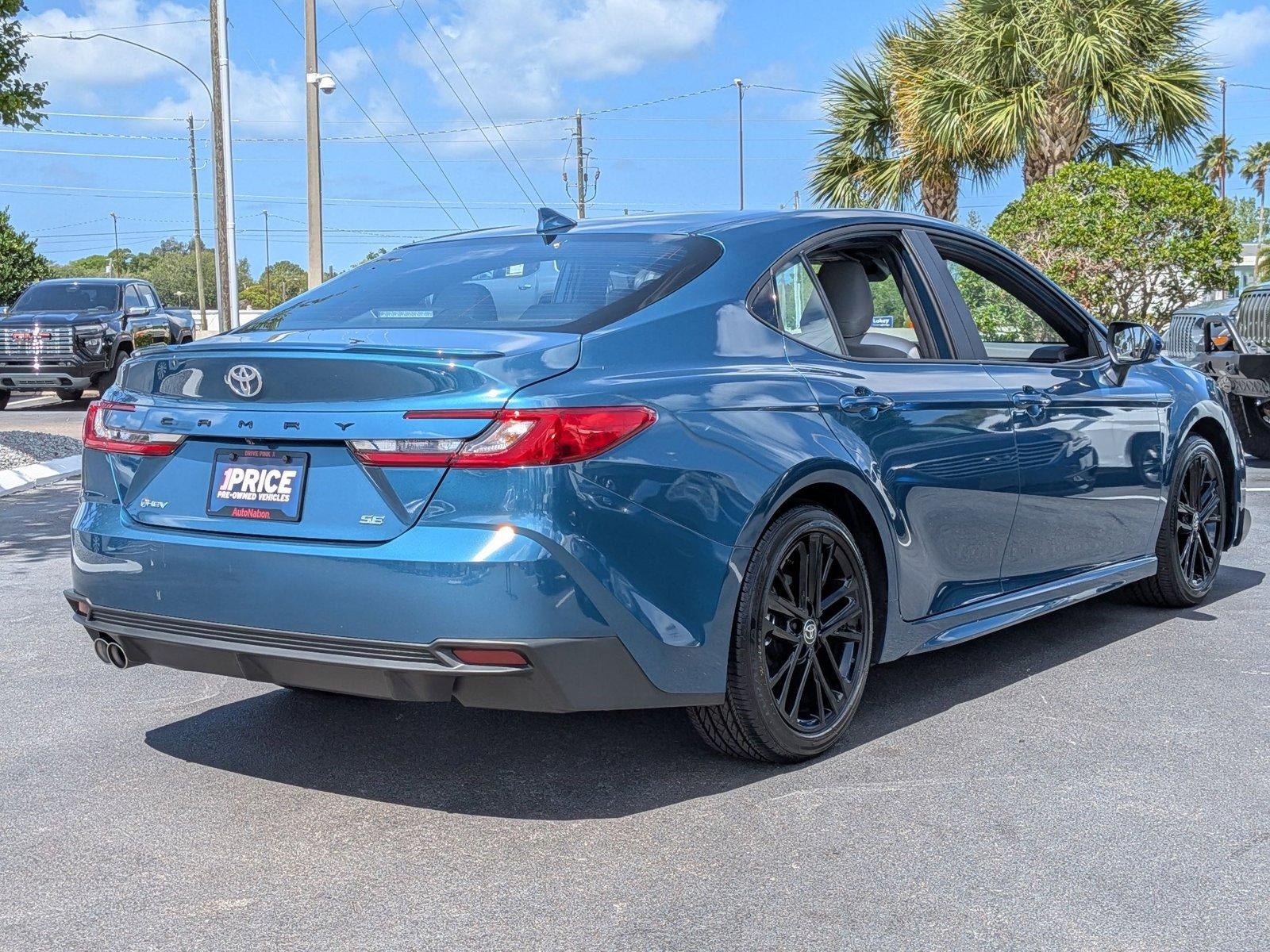 2025 Toyota Camry SE (SE)