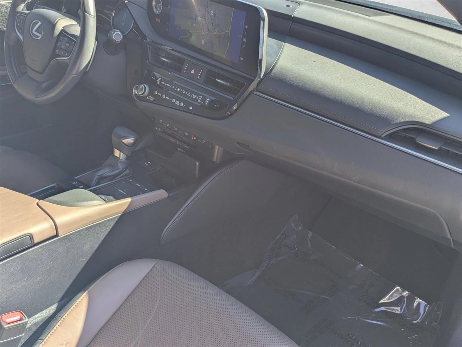 2022 Lexus ES 300h Ultra Luxury FWD