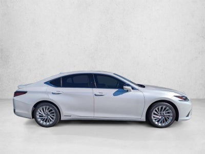2022 Lexus ES 300h Ultra Luxury FWD