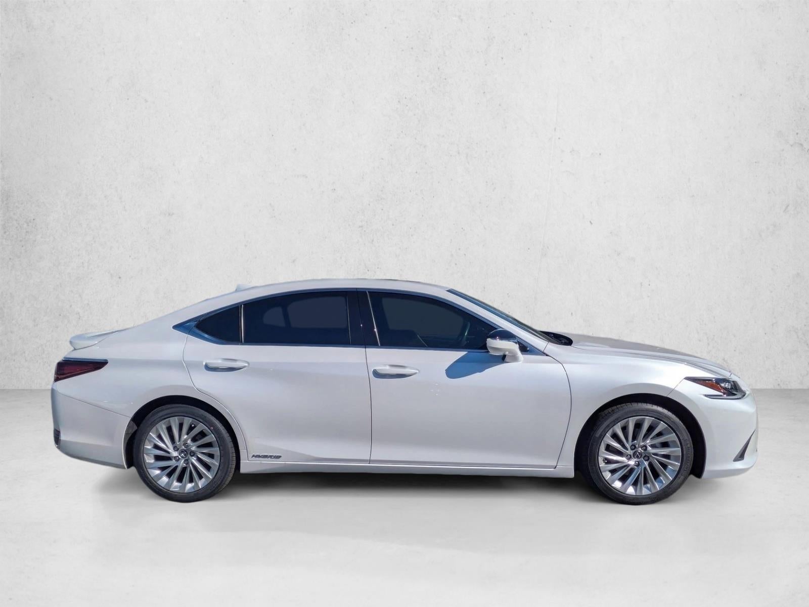 2022 Lexus ES 300h Ultra Luxury FWD