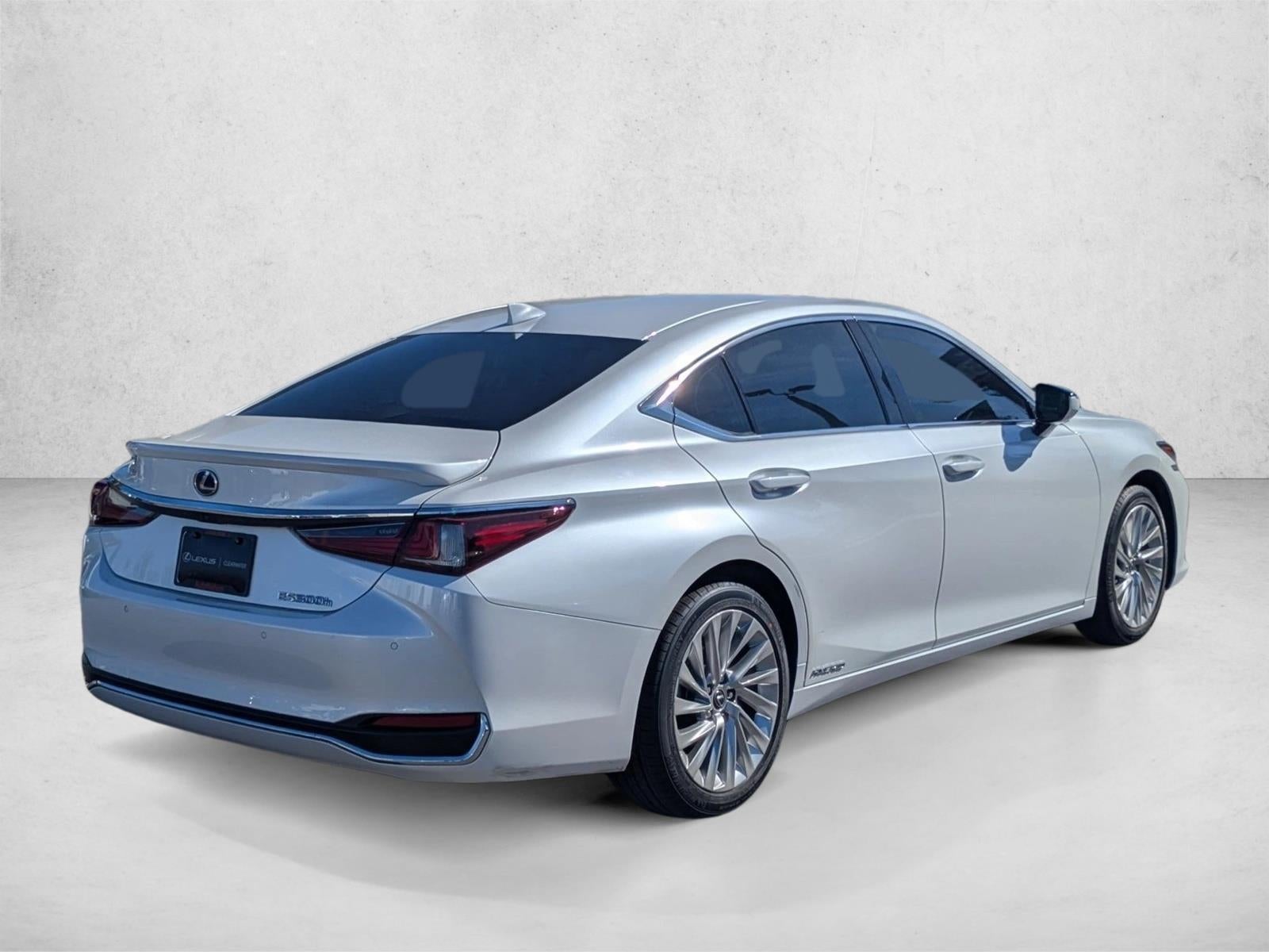 2022 Lexus ES 300h Ultra Luxury FWD