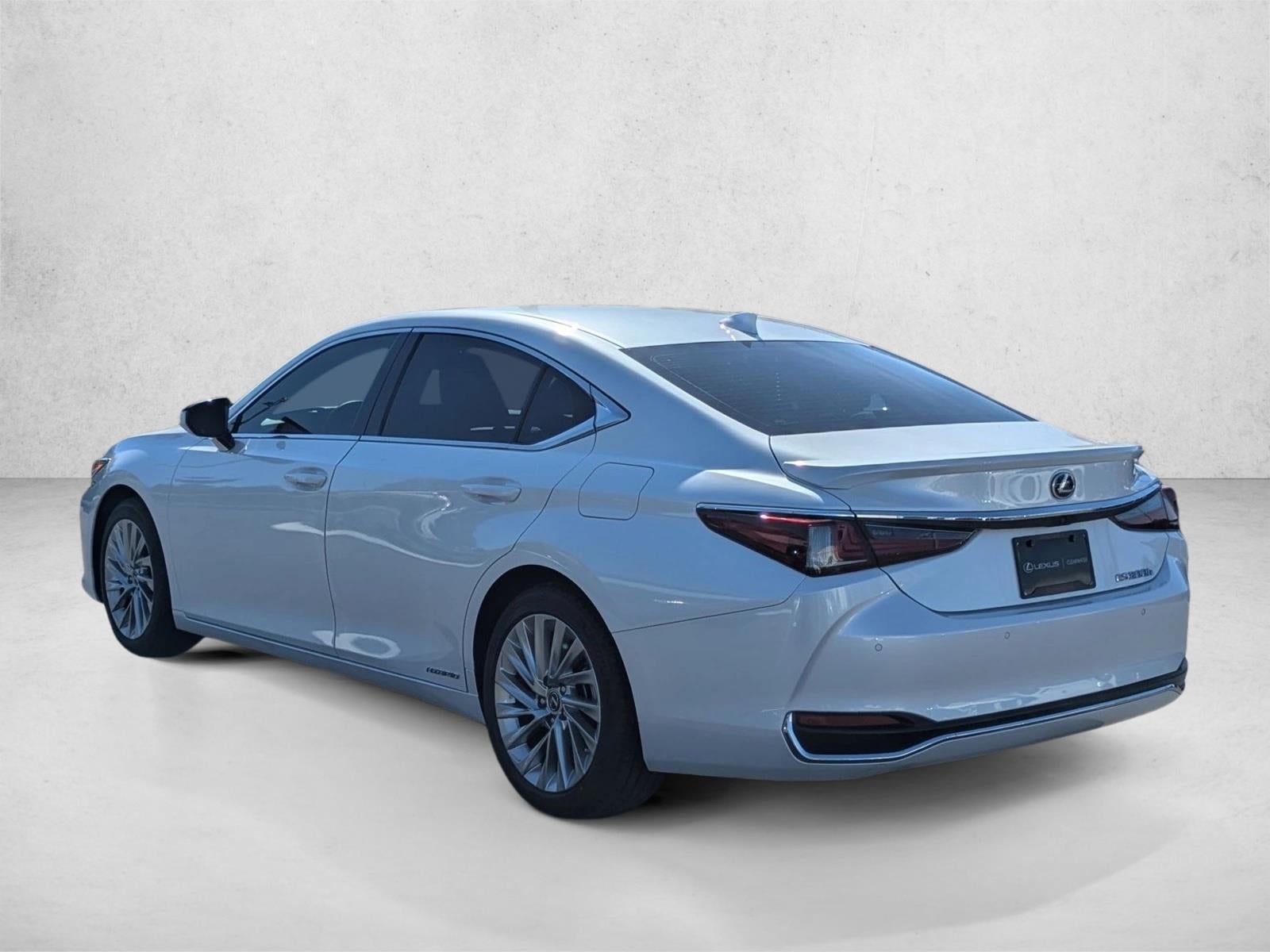 2022 Lexus ES 300h Ultra Luxury FWD