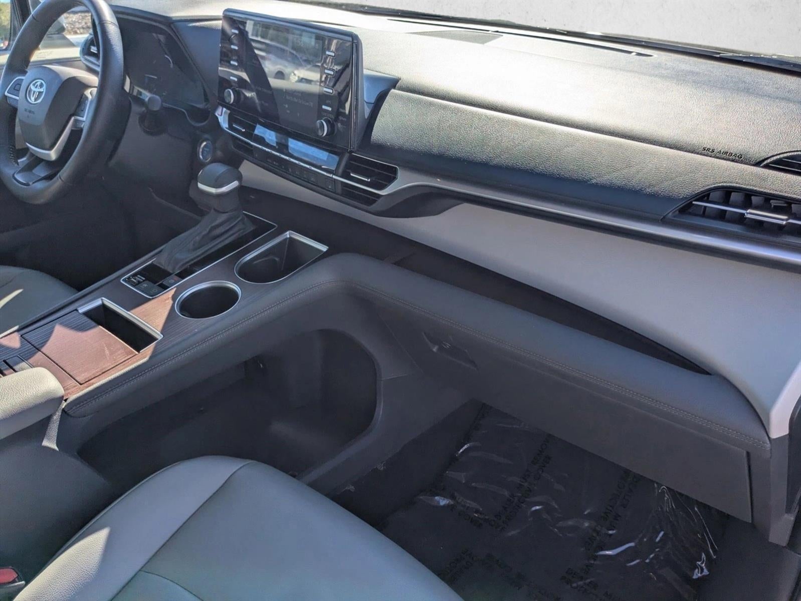 2022 Toyota Sienna XLE FWD 8-Passenger (Natl)