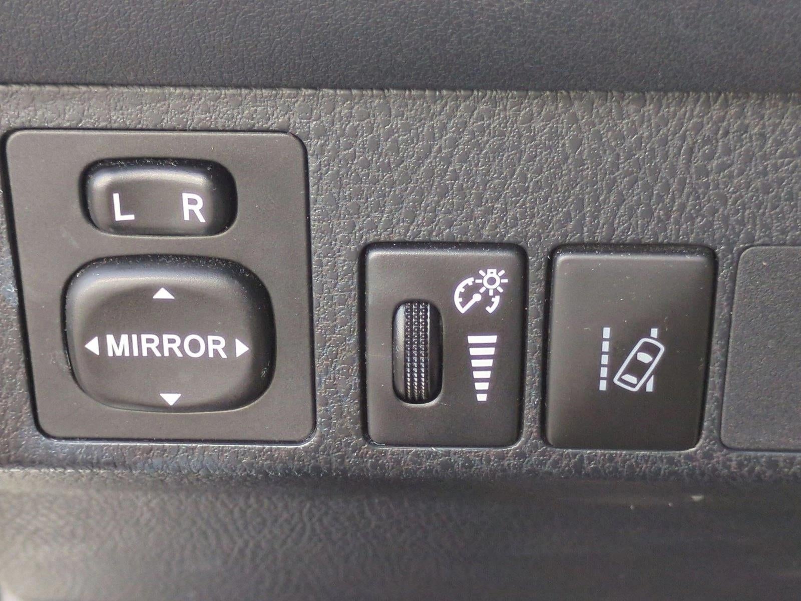 2017 Toyota RAV4 LE FWD (GS)