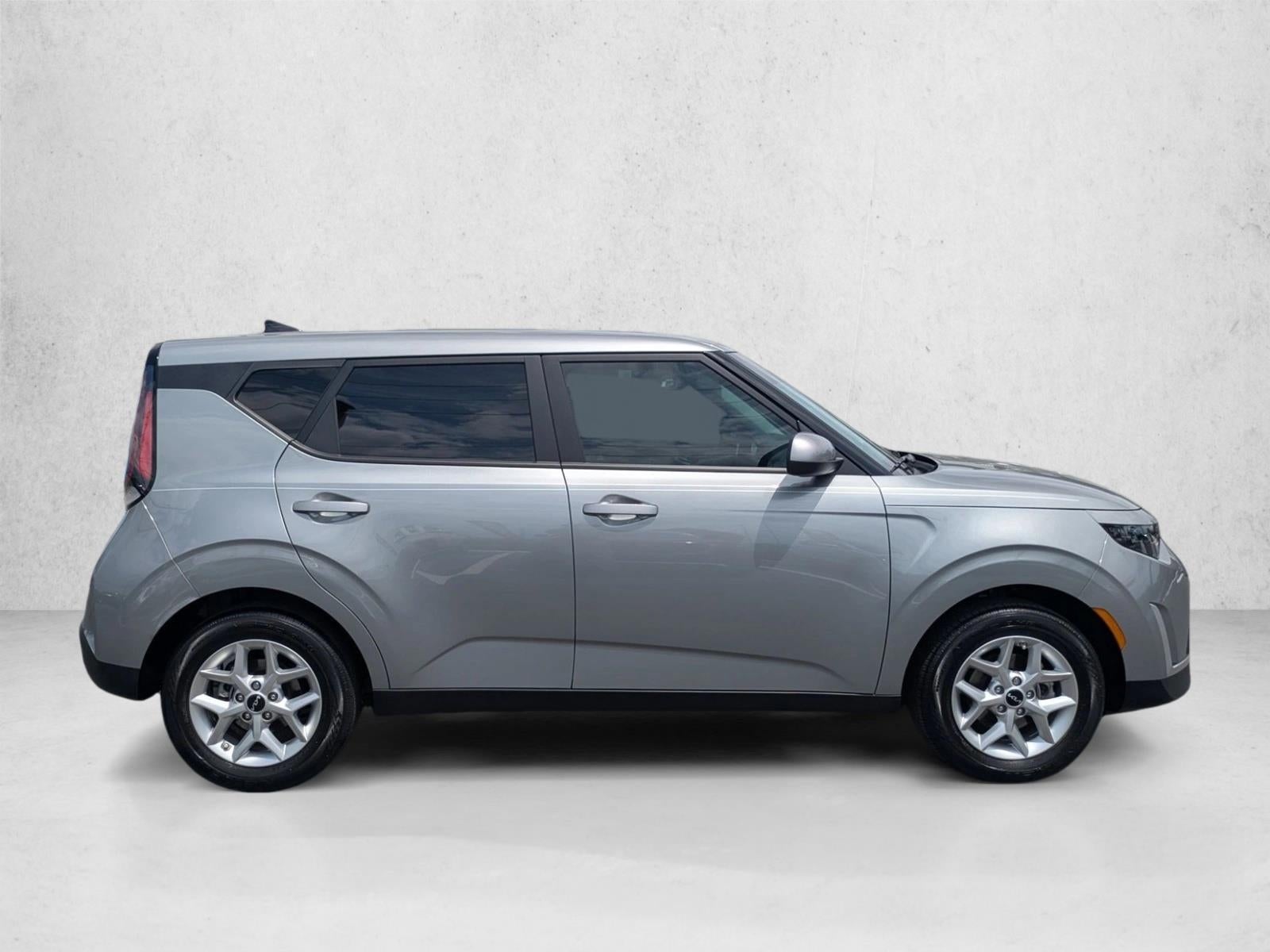 2024 Kia Soul LX IVT