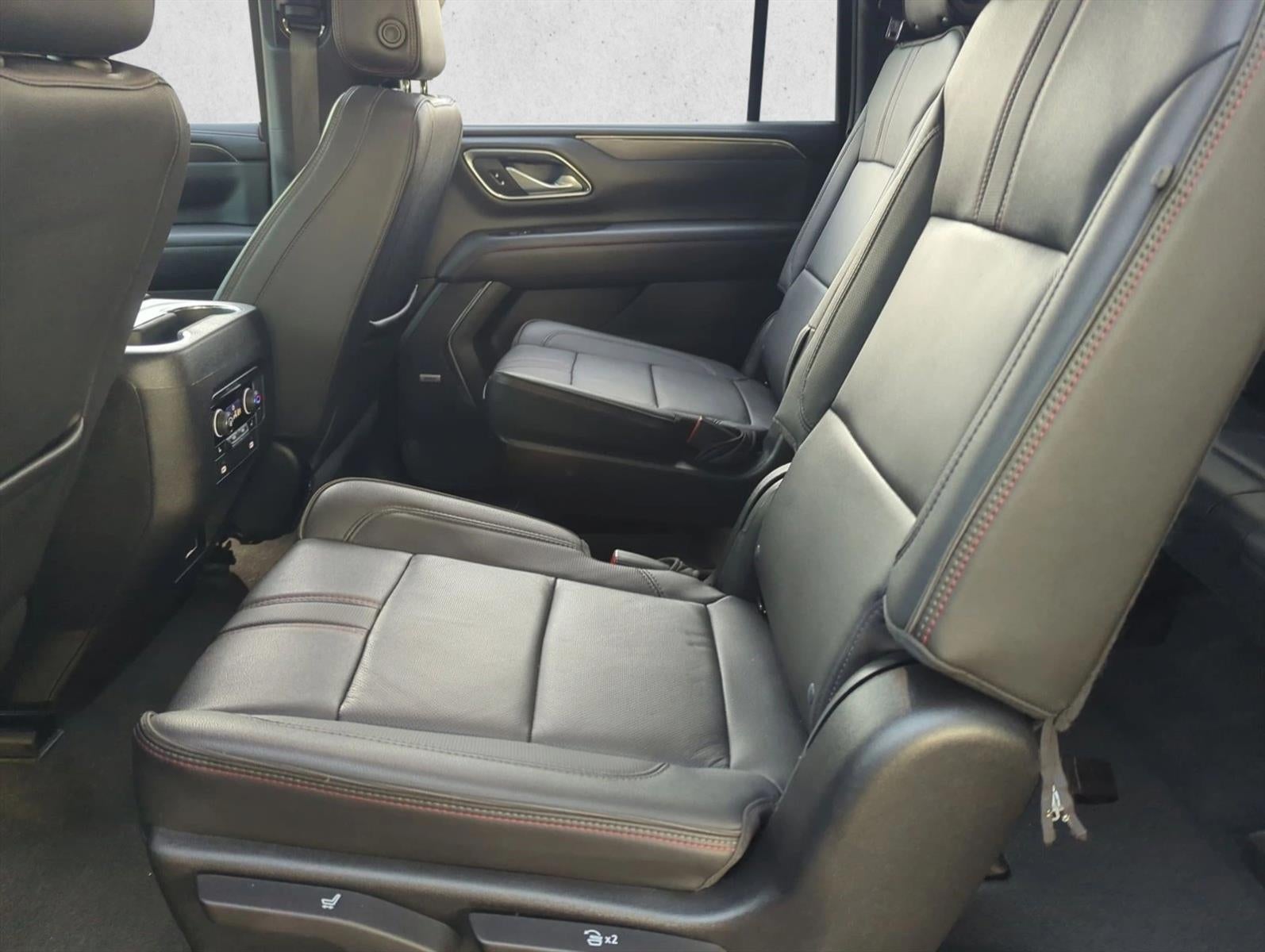 2022 Chevrolet Suburban 4WD RST