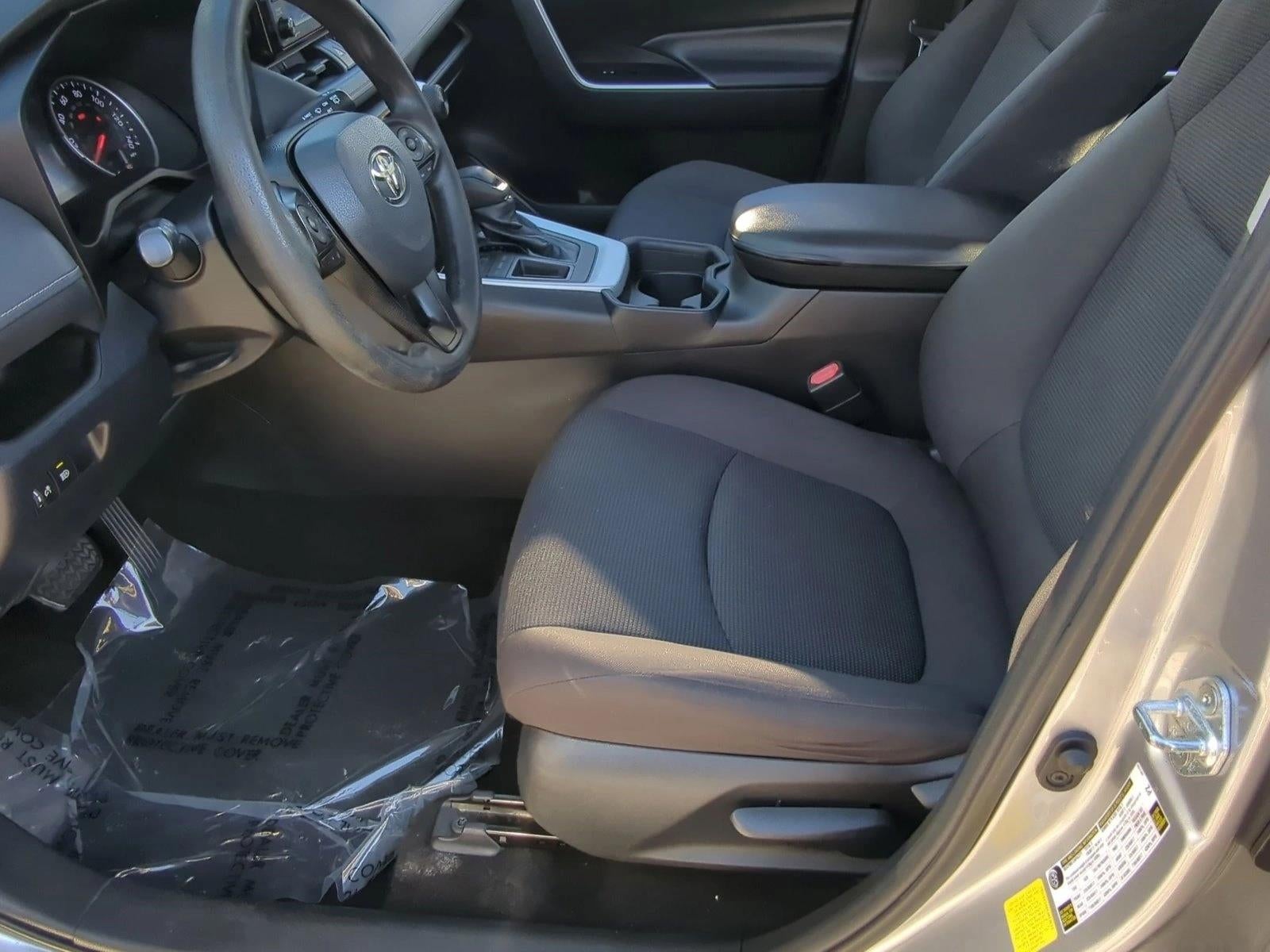 2020 Toyota RAV4 LE FWD (GS)