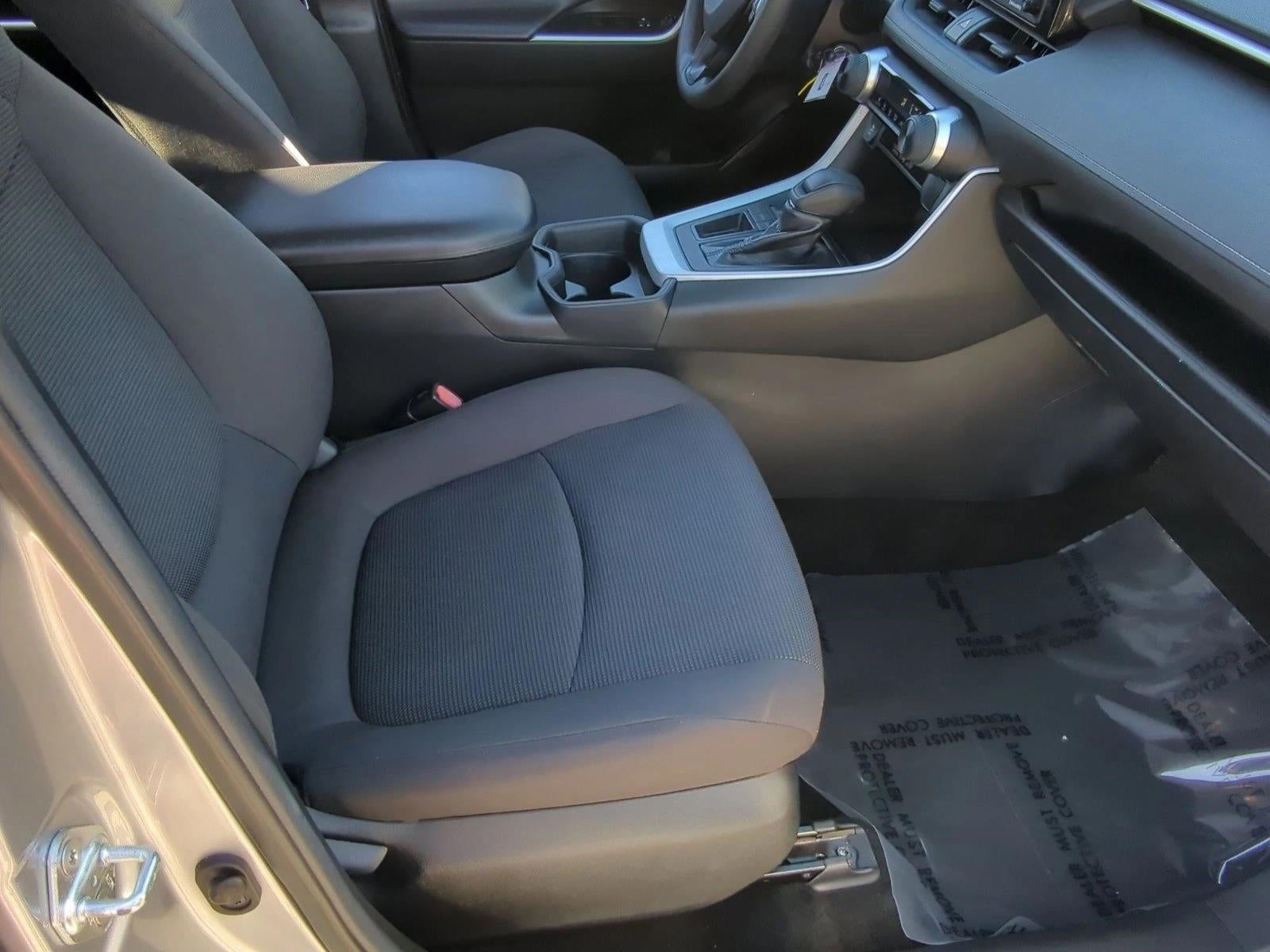 2020 Toyota RAV4 LE FWD (GS)