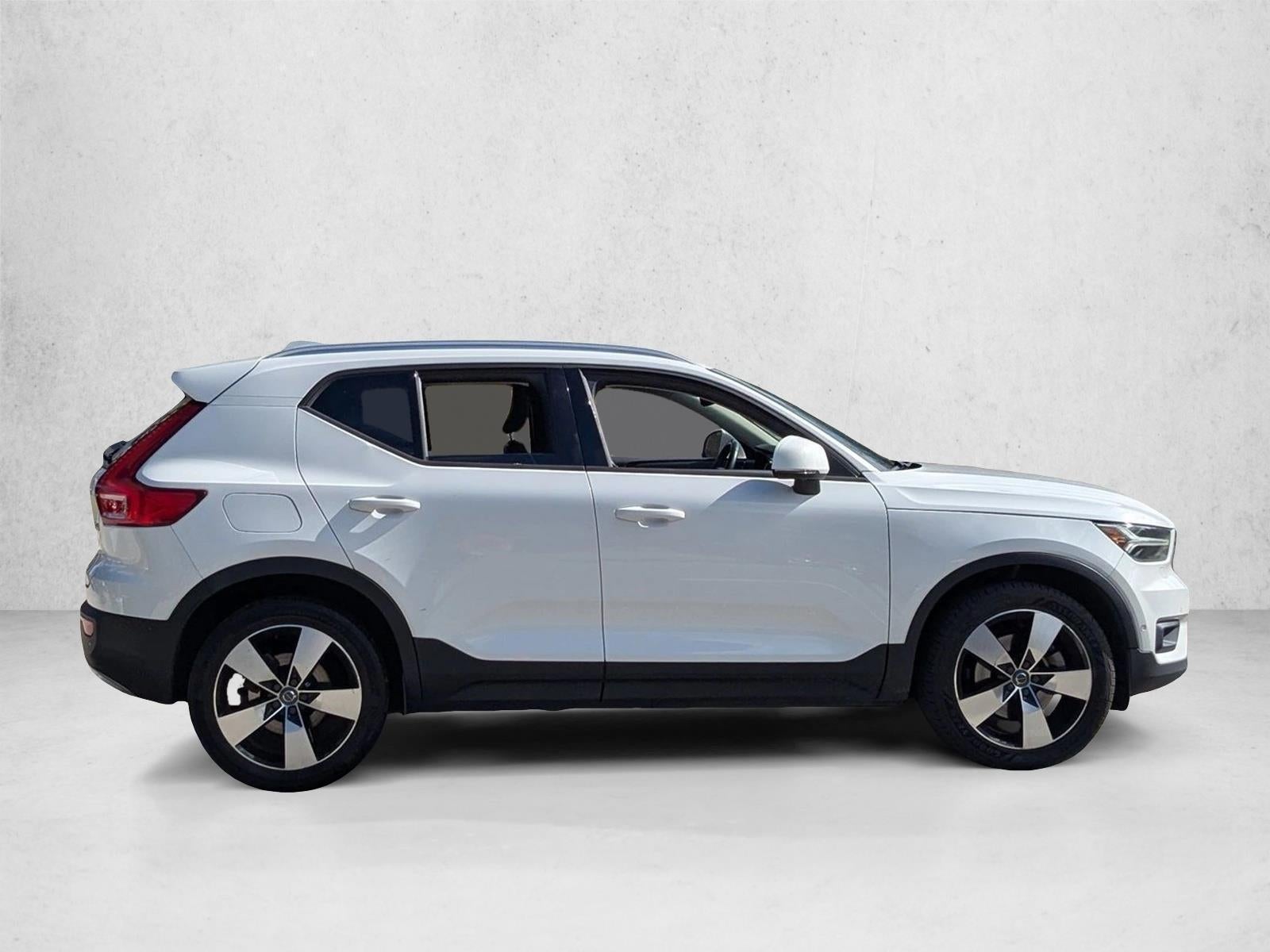 2019 Volvo XC40 T5 AWD Momentum
