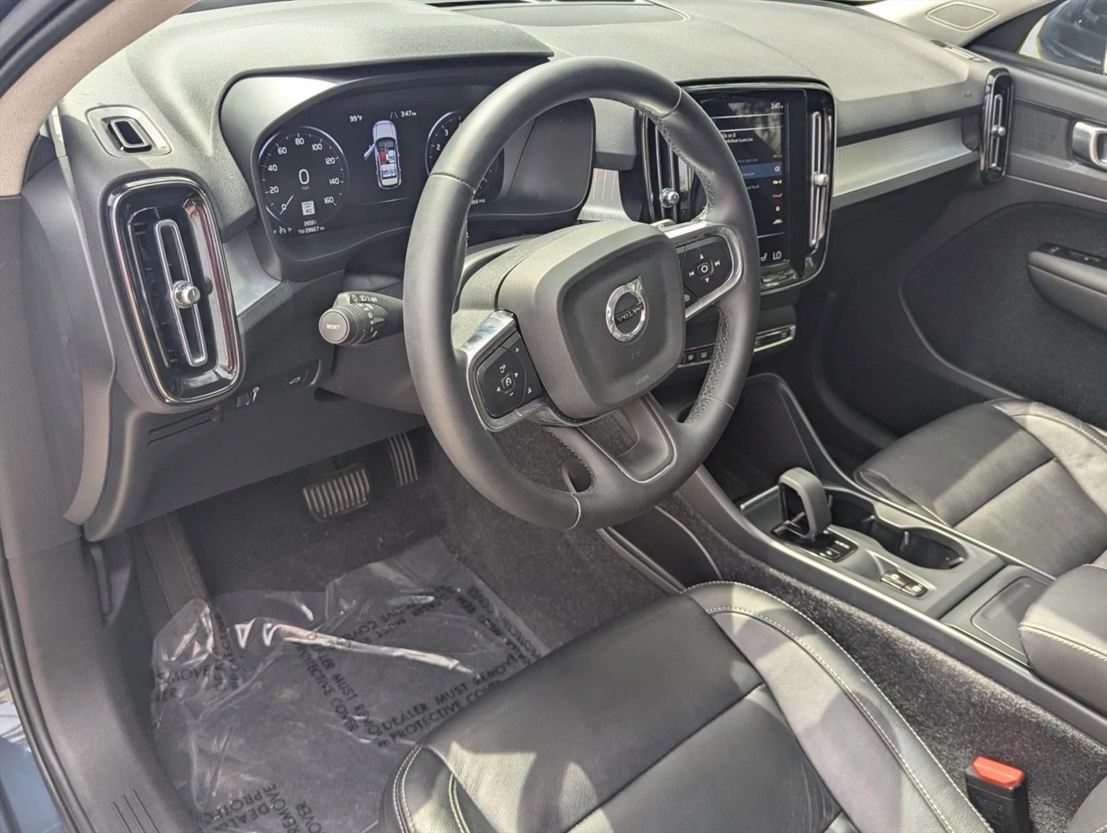 2022 Volvo XC40 T5 AWD Momentum