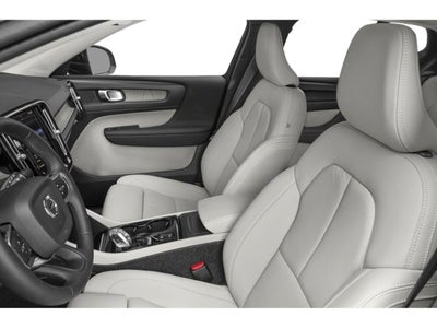 2022 Volvo XC40 T5 AWD Momentum